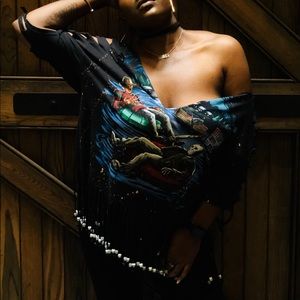 Distressed women’s tee w/ shingles & beads 💀